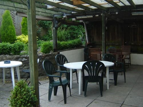 The Fox & Hounds Hotel Суиндън Екстериор снимка