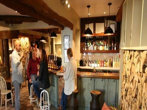 The Fox & Hounds Hotel Суиндън Стая снимка